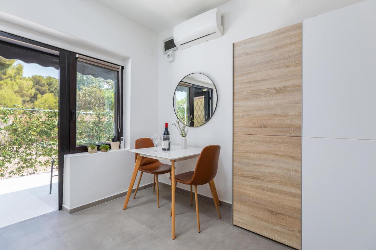 3 Minutes From The Beach: Lovely Studio Apartment Pula Buitenkant foto