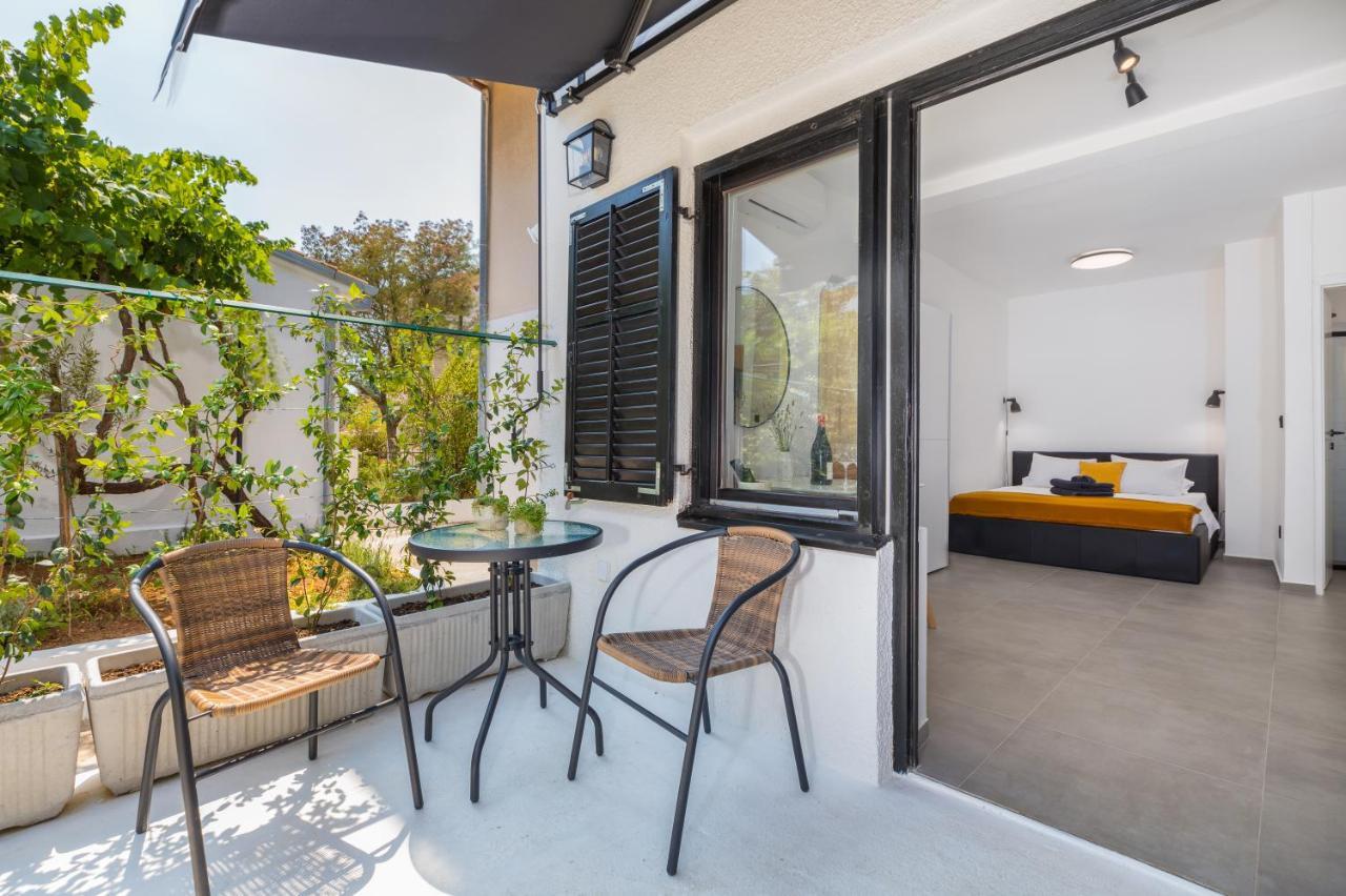 3 Minutes From The Beach: Lovely Studio Apartment Pula Buitenkant foto