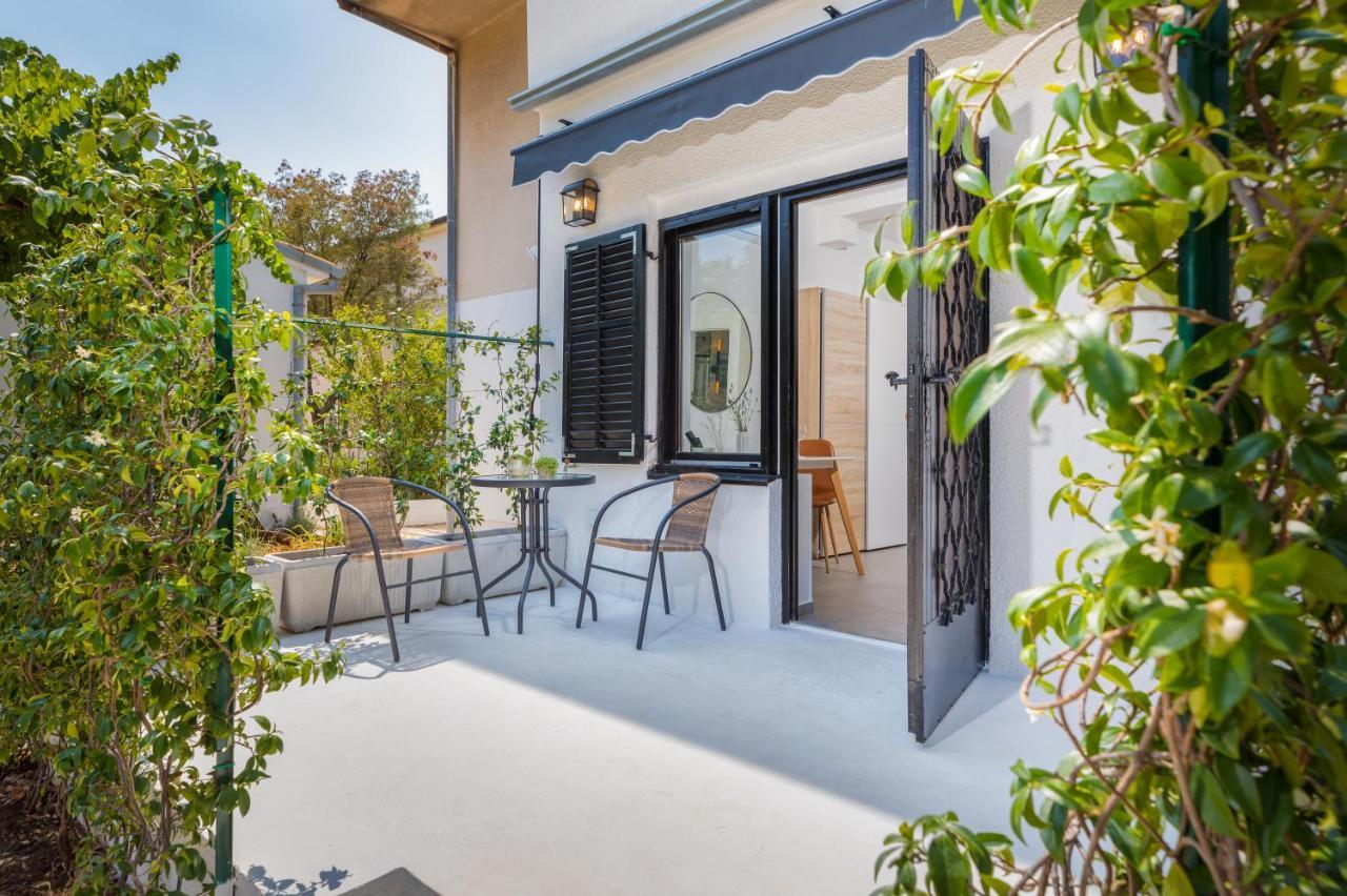 3 Minutes From The Beach: Lovely Studio Apartment Pula Buitenkant foto