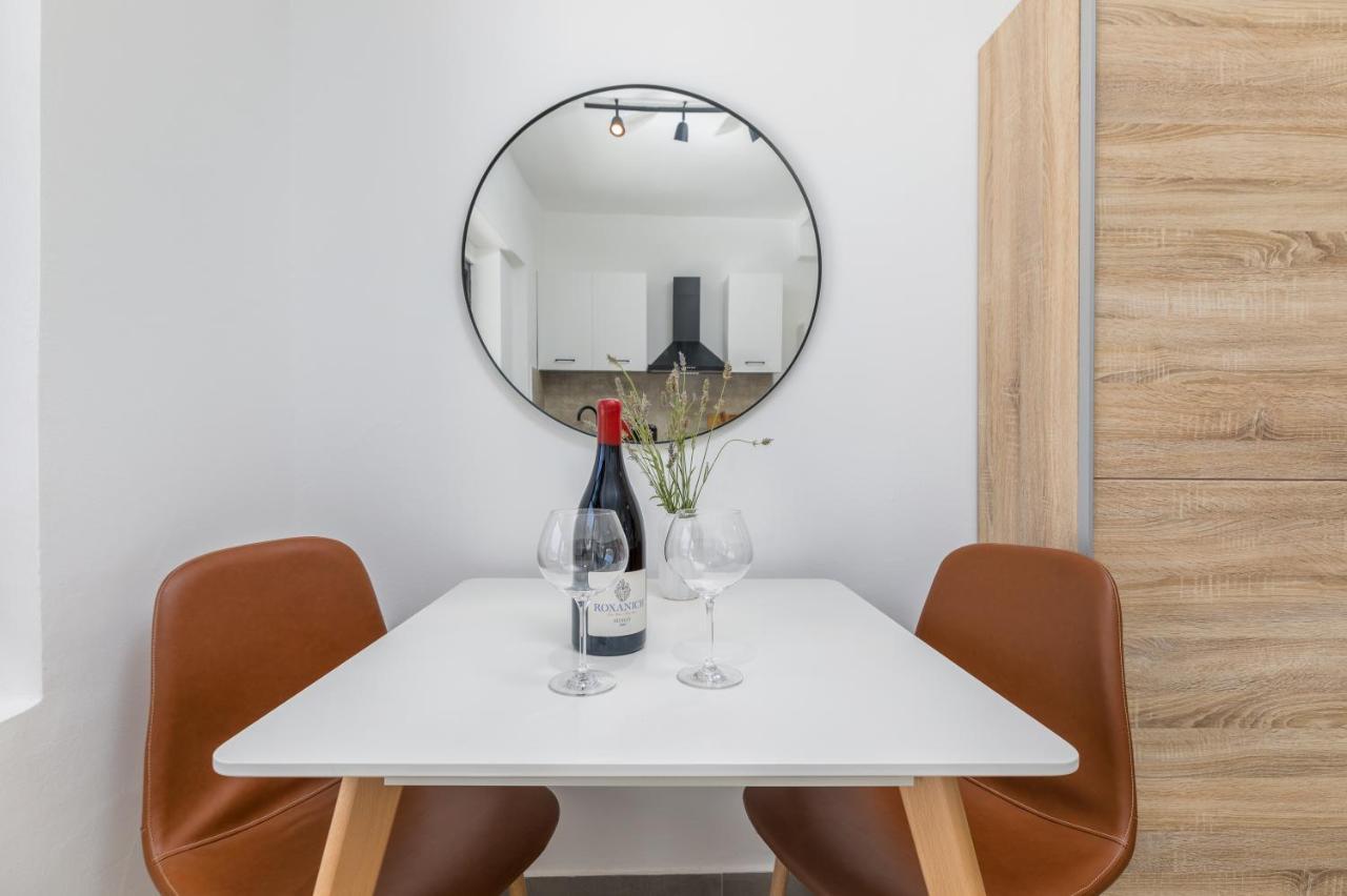 3 Minutes From The Beach: Lovely Studio Apartment Pula Buitenkant foto