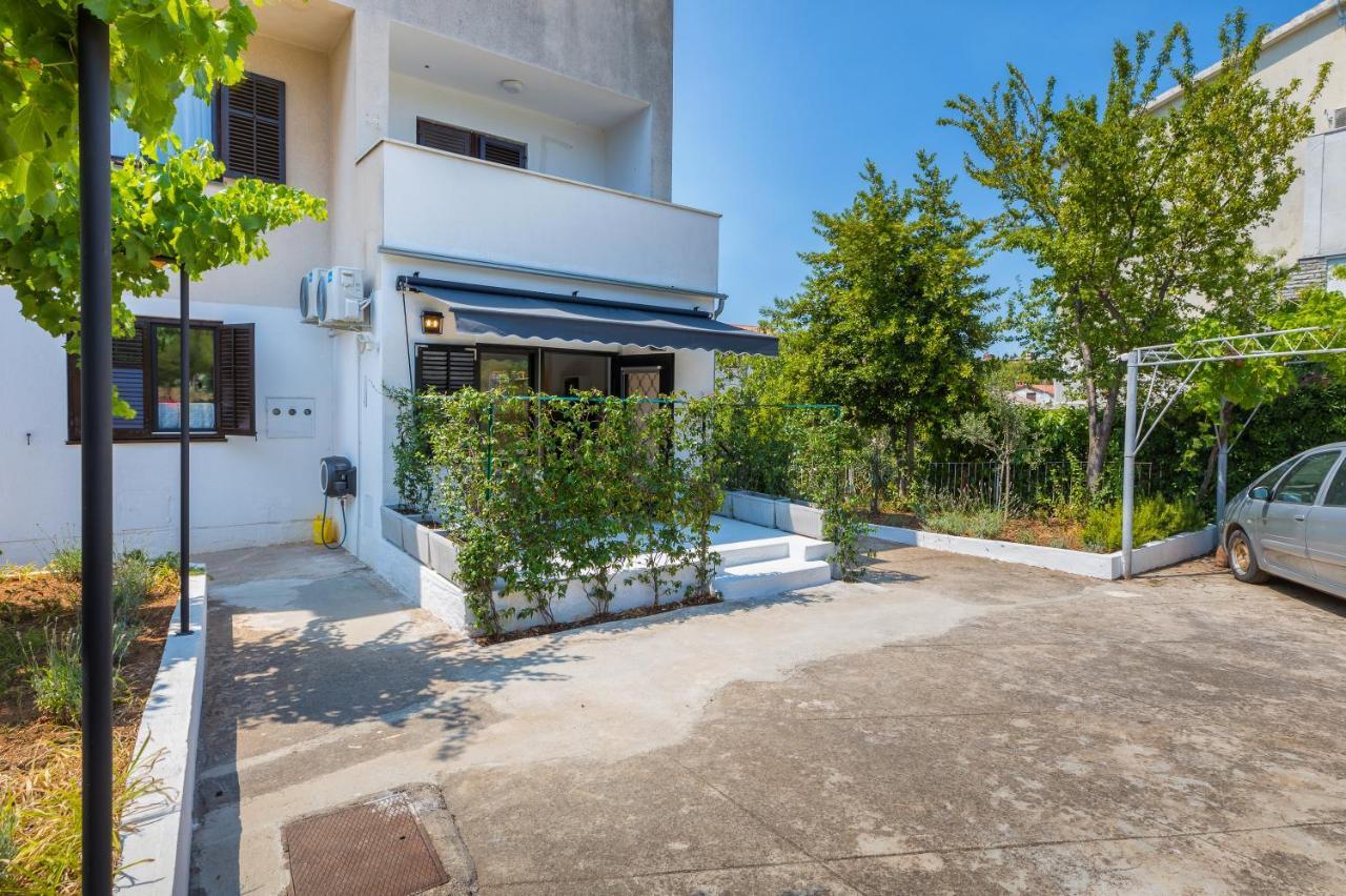 3 Minutes From The Beach: Lovely Studio Apartment Pula Buitenkant foto
